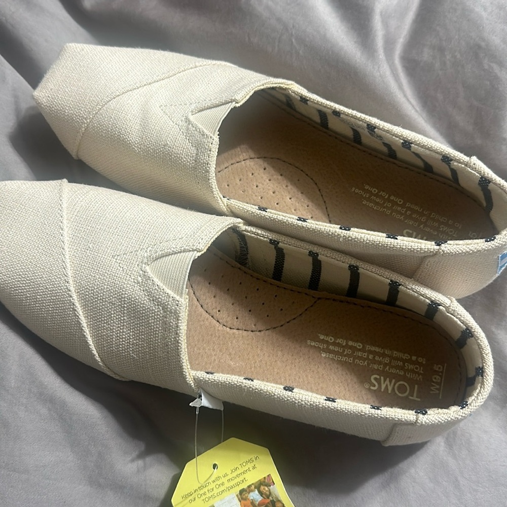 Brand new Toms women’s classic